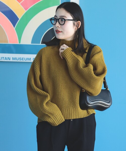 BEAMS HEART（ビームスハート）の「ボリュームスリーブ タートルネック プルオーバー（ウォッシャブル）（ニット/セーター・レディース・アイボリー/ブルー/モカ/マスタード/グリーン・FREE）」の14枚目の写真