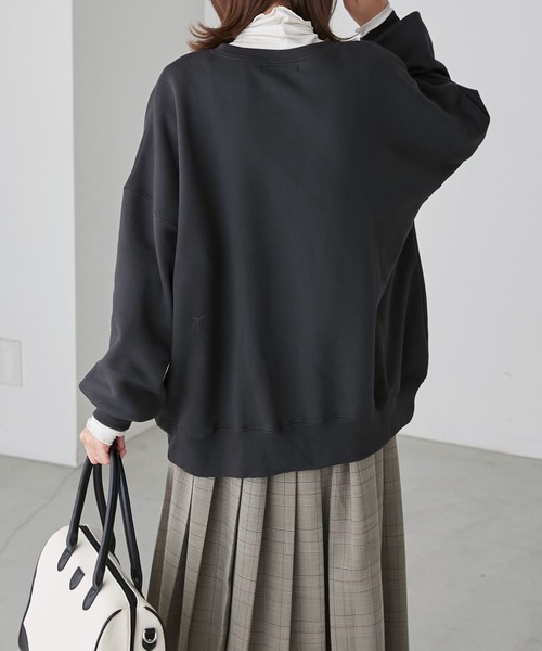 BONLECILL（ボンルシール）の「裏起毛 ドッグプリント サガラ刺繍 BIGシルエットスウェット（スウェット・レディース・チャコールグレー/レッド/オフホワイト/ネイビー/グレー・FREE）」の17枚目の写真