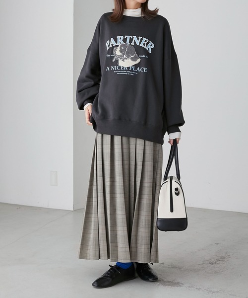 BONLECILL（ボンルシール）の「裏起毛 ドッグプリント サガラ刺繍 BIGシルエットスウェット（スウェット・レディース・チャコールグレー/レッド/オフホワイト/ネイビー/グレー・FREE）」の19枚目の写真