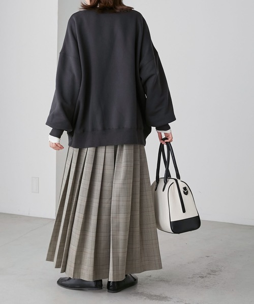 BONLECILL（ボンルシール）の「裏起毛 ドッグプリント サガラ刺繍 BIGシルエットスウェット（スウェット・レディース・チャコールグレー/レッド/オフホワイト/ネイビー/グレー・FREE）」の20枚目の写真