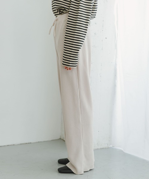 ITEMS URBANRESEARCH（アイテムズ アーバンリサーチ）の「ワッフルイージーパンツ（その他パンツ・レディース・ネイビー/ホワイト系その他/キャメル・FREE）」の7枚目の写真