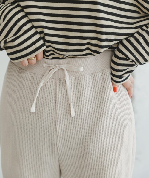 ITEMS URBANRESEARCH（アイテムズ アーバンリサーチ）の「ワッフルイージーパンツ（その他パンツ・レディース・ネイビー/ホワイト系その他/キャメル・FREE）」の9枚目の写真