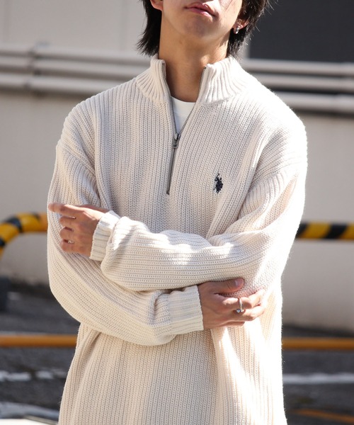 U.S. POLO ASSN.（ユーエスポロアッスン）の「【U.S. POLO ASSN./ユーエスポロアッスン】ワンポイント刺繍 ハーフジップ リラクシングニット（ニット/セーター・メンズ・グリーン/ベージュ/ネイビー/アイボリー/イエロー系その他/ブラック・M/L/LL）」の2枚目の写真