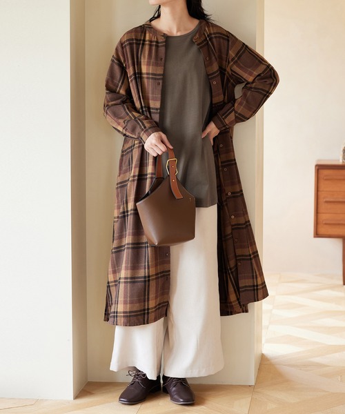 Viola e Viola（ヴィオラエヴィオラ）の「あったか綿１００％チュニックＴシャツ（チュニック・レディース・モカ/ホワイト/ブラック/チャコール・L/3L/LL/M）」の10枚目の写真