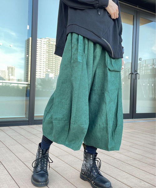 rovtski（ロフトスキー）の「フェイクスエードコクーンパンツ