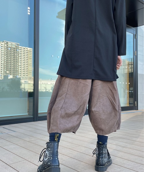 rovtski（ロフトスキー）の「フェイクスエードコクーンパンツ