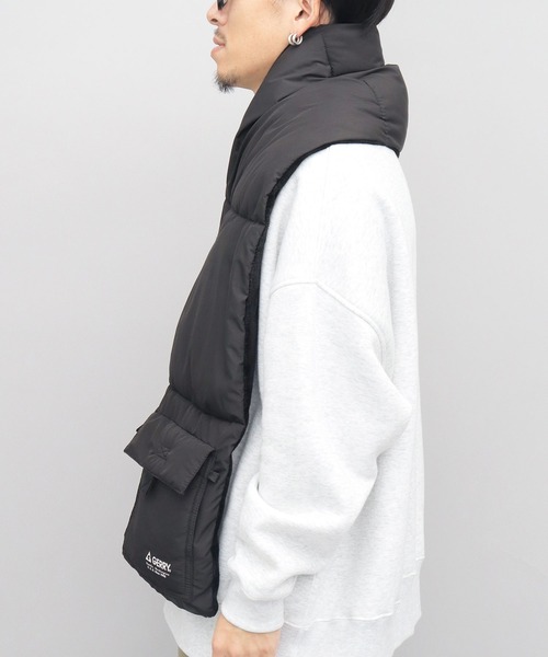 GERRY（ジェリー）の「ビッグシルエット 中綿 タフタポリ ポケット付き ダウンマフラー・ショール（マフラー・メンズ・ブラック・FREE）」の9枚目の写真