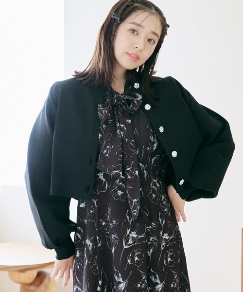 mysty woman(ミスティウーマン)の「ビジューボタンカーデ 101957(カーディガン/ボレロ・レディース・オフホワイト/ベージュ系その他/ピンク/ブラック・FREE)」の6枚目の写真