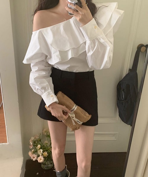 i-dare(アイディア)の「【i-dare】オフショルダーフリルブラウス(シャツ/ブラウス・レディース・ホワイト・SMALL/MEDIUM/LARGE/X-LARGE)」の4枚目の写真