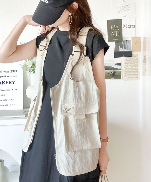 Java（ジャバ）の「《Javaジャバコラボ》垢抜けた大人のアウトドスタイル。太ストラップ立体ポケットベスト（ベスト・レディース・アイボリー/ブラック・X-LARGE/SMALL/MEDIUM/LARGE）」の4枚目の写真