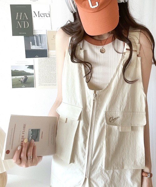 Java（ジャバ）の「《Javaジャバコラボ》垢抜けた大人のアウトドスタイル。太ストラップ立体ポケットベスト（ベスト・レディース・アイボリー/ブラック・X-LARGE/SMALL/MEDIUM/LARGE）」の3枚目の写真