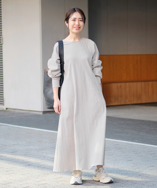 IENA（イエナ）の「アームギャザーワンピース　無地（ワンピース・レディース・サックスブルー/ライトグレー/ネイビー・36/38）」の8枚目の写真
