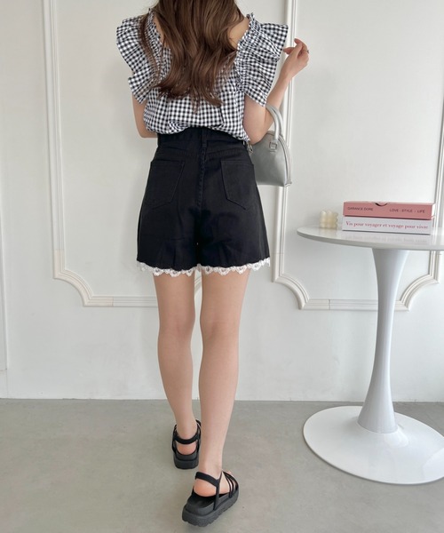 Loueme(ルエム)の「レーストリムデニムショートパンツ(デニムパンツ・レディース・ブルー/ブラック・M)」の8枚目の写真