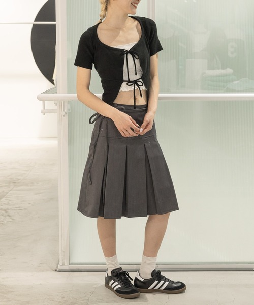 FANCY CLUB（ファンシークラブ）の「NASTY FANCY CLUB／２ボタンクロップカーディガン  2123892（カーディガン/ボレロ・レディース・ブラック/ライトブルー・FREE）」の4枚目の写真