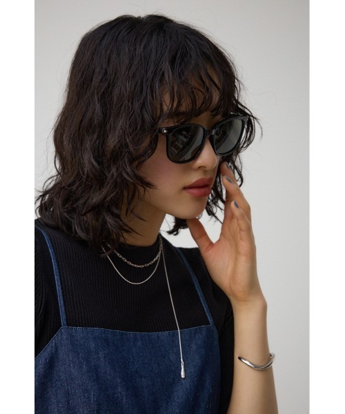 AZUL by moussy（アズールバイマウジー）の「ベーシックウェリントンアイウェア（サングラス・レディース・ブラック/クリア・FREE）」の5枚目の写真