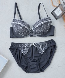Dolce Fiora(ドルチェフィオラ)のエンブロイダリーレースブラ&ショーツ(ブラ&ショーツ)