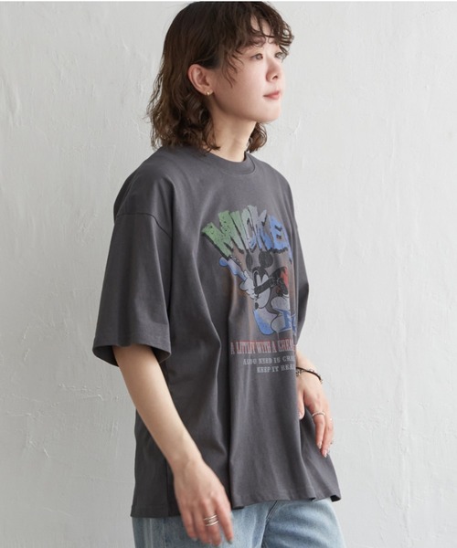 MICKEY MOUSE(ミッキーマウス)の「Mickey Mouse ミッキーマウス ユーズドライク ミッキー Tシャツ(Tシャツ/カットソー・レディース・グレー/ダークグレー/チャコール・M/L)」の21枚目の写真