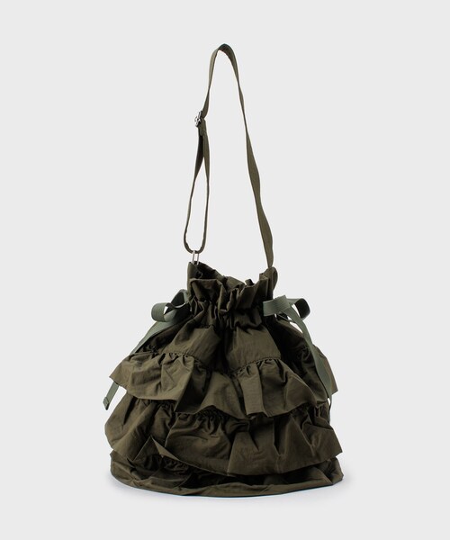 OPAQUE.CLIP（オペークドットクリップ）の「◆【2WAY／A4サイズ対応】ドロストリボンフリルティアードショルダーバッグ（ショルダーバッグ・レディース・ベージュ/カーキ/ブラック・00）」の3枚目の写真