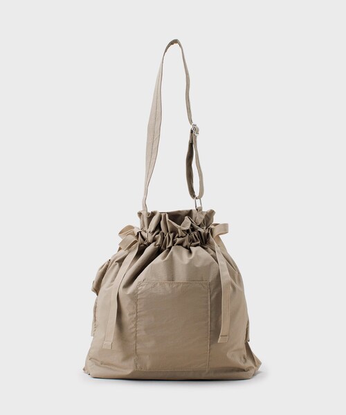 OPAQUE.CLIP（オペークドットクリップ）の「◆【2WAY／A4サイズ対応】ドロストリボンフリルティアードショルダーバッグ（ショルダーバッグ・レディース・ベージュ/カーキ/ブラック・00）」の5枚目の写真