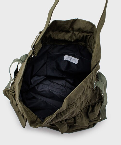 OPAQUE.CLIP（オペークドットクリップ）の「◆【2WAY／A4サイズ対応】ドロストリボンフリルティアードショルダーバッグ（ショルダーバッグ・レディース・ベージュ/カーキ/ブラック・00）」の9枚目の写真