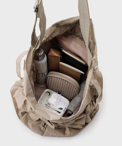 OPAQUE.CLIP（オペークドットクリップ）の「◆【2WAY／A4サイズ対応】ドロストリボンフリルティアードショルダーバッグ（ショルダーバッグ・レディース・ベージュ/カーキ/ブラック・00）」の10枚目の写真