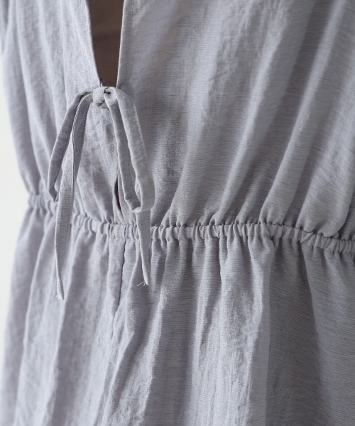 Bab(バブ)の「バックリボンシャーリングブラウス(シャツ/ブラウス・レディース・モカ/サンドベージュ/ライトグレー・M)」の11枚目の写真