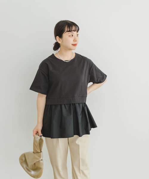 ITEMS URBANRESEARCH(アイテムズ アーバンリサーチ)の「ドッキングTシャツ(Tシャツ/カットソー・レディース・オフホワイト/ブラック/キャメル・FREE)」の1枚目の写真
