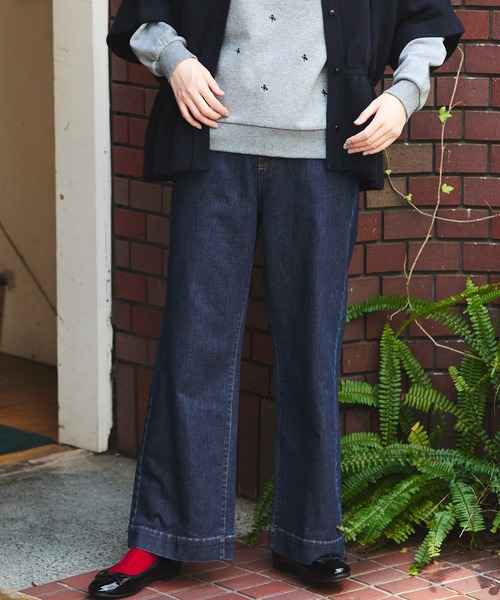 Petit Honfleur(プチオンフルール)の「ラメ入りバギーデニムパンツ(デニムパンツ・レディース・ネイビー/ブラック・64/67)」の2枚目の写真