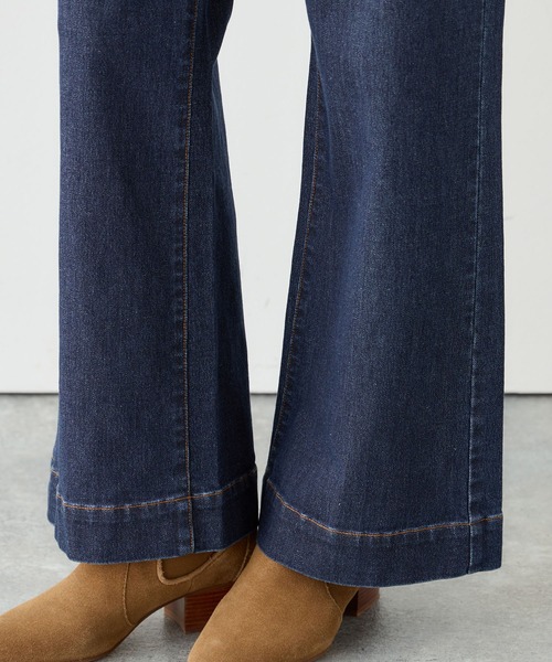 Petit Honfleur(プチオンフルール)の「ラメ入りバギーデニムパンツ(デニムパンツ・レディース・ネイビー/ブラック・64/67)」の4枚目の写真