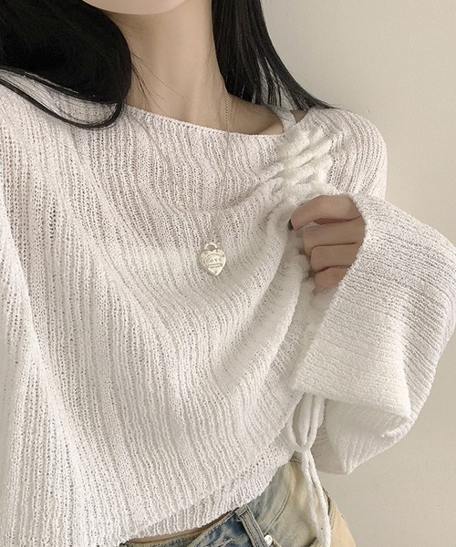 GLAMOROUS JANE(グラマラスジェーン)の「シャーリングリボンショート丈ニット×キャミ2点セット(ニット/セーター・レディース・ブラック/ベージュ/ホワイト・FREE)」の2枚目の写真