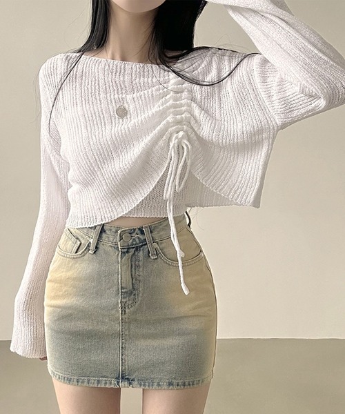 GLAMOROUS JANE(グラマラスジェーン)の「シャーリングリボンショート丈ニット×キャミ2点セット(ニット/セーター・レディース・ブラック/ベージュ/ホワイト・FREE)」の4枚目の写真