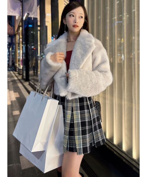 RESEXXY（リゼクシー）の「シャイニーファークロップドブルゾン（ブルゾン・レディース・アイボリー/ブラック/パープル・FREE）」の15枚目の写真