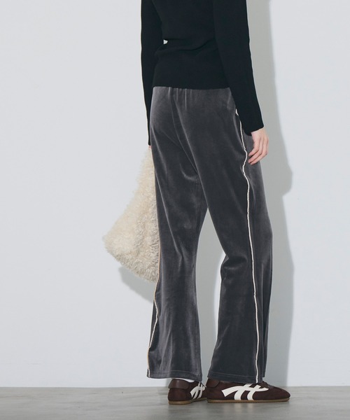 coca（coca）（コカ）の「ベロアフレアラインパンツ（その他パンツ・レディース・チャコール/ブラウン/アイボリー/ブラック・L/M/S）」の15枚目の写真