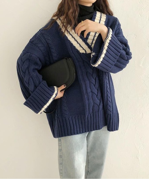 MAISON DE THERESE(メゾン ド テレーズ)の「Vネック ケーブル オーバーサイズニット(ニット/セーター・レディース・アイボリー/ネイビー/レッド・FREE)」の1枚目の写真