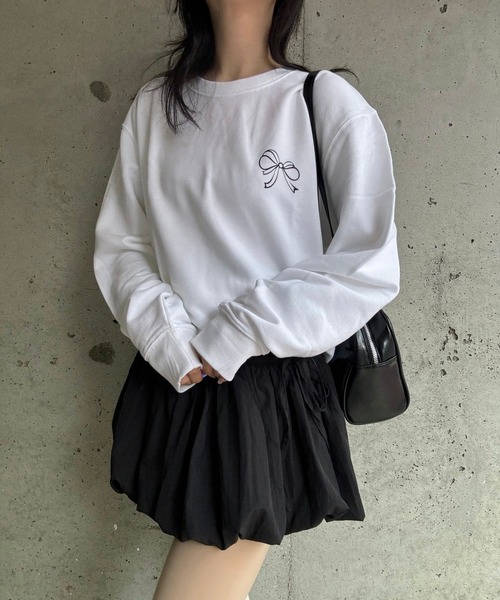 merrylatte(メリーラテ)の「【軽量】ワンポイントリボンスウェット トレーナー(スウェット・レディース・ホワイト・LARGE/SMALL)」の6枚目の写真