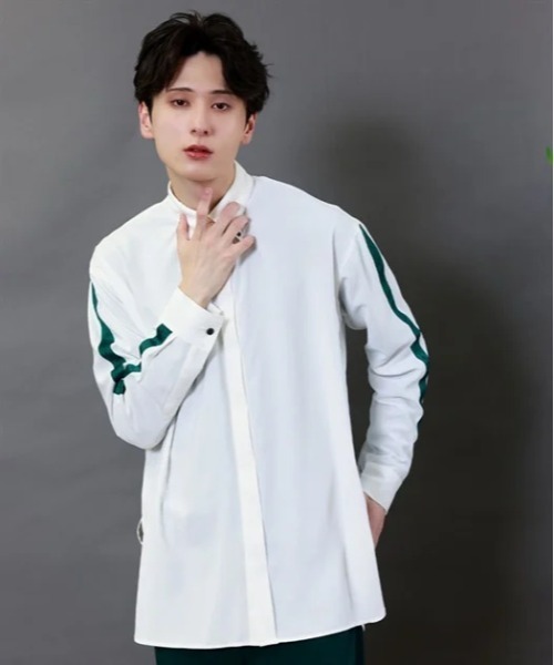 AXES-X(アクシーズエックス)の「百人一首ラインシャツ(シャツ/ブラウス・メンズ・ホワイト/ブラック・LARGE/X-LARGE/MEDIUM)」の3枚目の写真