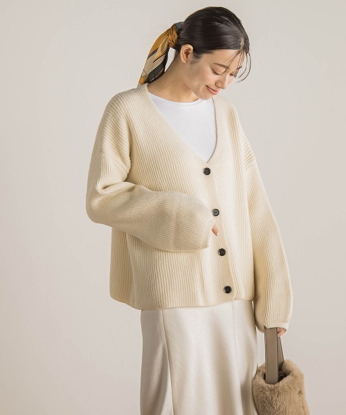 Droite lautreamont(ドロワットロートレアモン)の「【WEB限定】片畦Vネックカーデ≪手洗い可能≫(カーディガン/ボレロ・レディース・イエロー/チャコールグレー/オフホワイト・M)」の6枚目の写真