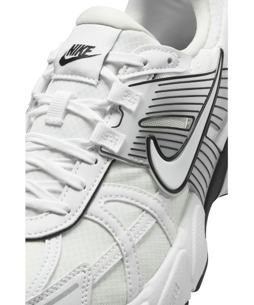 NIKE(ナイキ)の「W V2K ラン(スニーカー・レディース・ホワイト・23cm/25cm/24.5cm/24cm/23.5cm)」の5枚目の写真