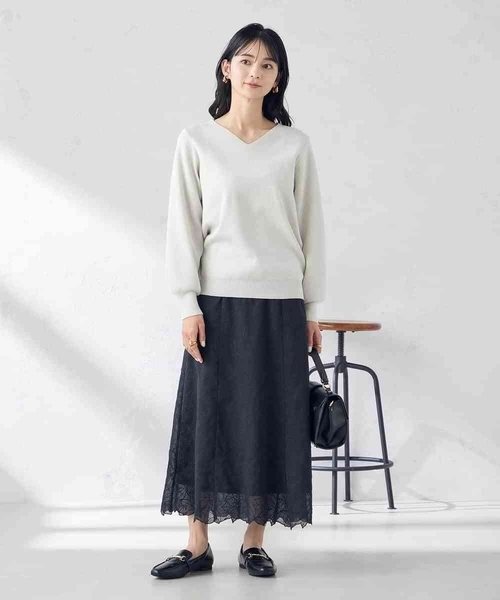 a.v.v（アーヴェヴェ）の「フラワー刺繍スカート（スカート・レディース・ネイビー/ライトグレー・38/40）」の4枚目の写真