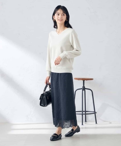 a.v.v（アーヴェヴェ）の「フラワー刺繍スカート（スカート・レディース・ネイビー/ライトグレー・38/40）」の6枚目の写真