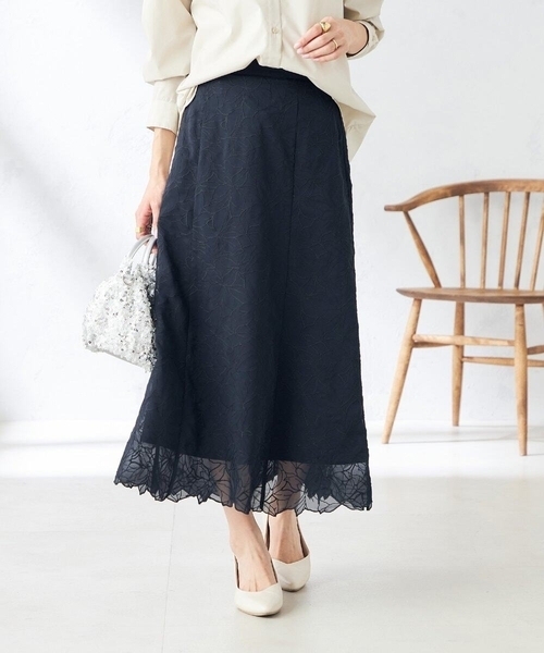 a.v.v（アーヴェヴェ）の「フラワー刺繍スカート（スカート・レディース・ネイビー/ライトグレー・38/40）」の7枚目の写真