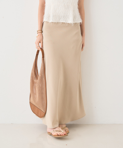 EMMA　ROUGE VIF（エマルージュヴィフ）の「【一部店舗限定】バイヤスロングスカート（スカート・レディース・グレイッシュベージュ/ホワイト・34/38/36）」の6枚目の写真