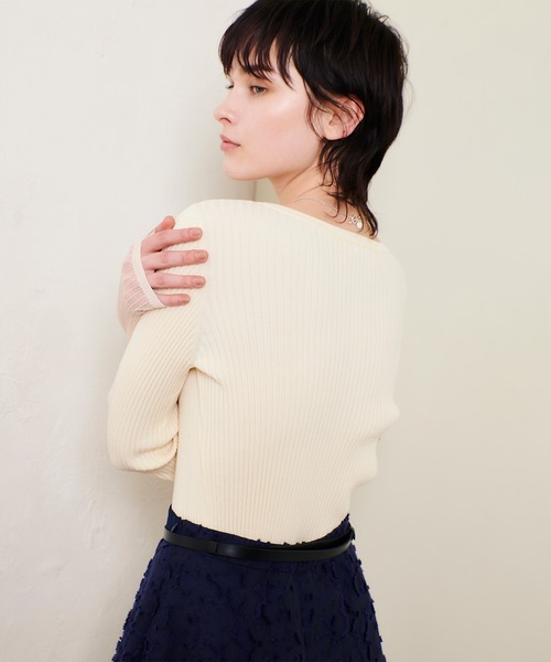 allureville(アルアバイル)の「シアーカフスラウンドネックプルオーバー(ニット/セーター・レディース・ライトグレー/アイボリー/ライトブルー/ネイビー・2)」の7枚目の写真