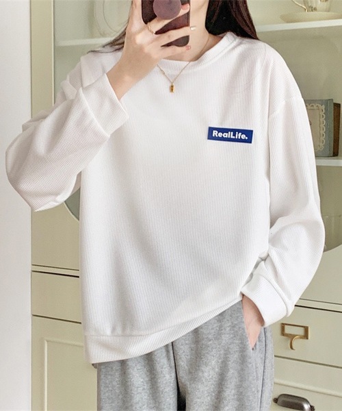 Lace Ladies(レースレディース)の「ワッフル素材 ワンポイント オーバーサイズ クルーネック プルオーバー(Tシャツ/カットソー・レディース・ブラック/グレー/ホワイト・M/XL)」の2枚目の写真