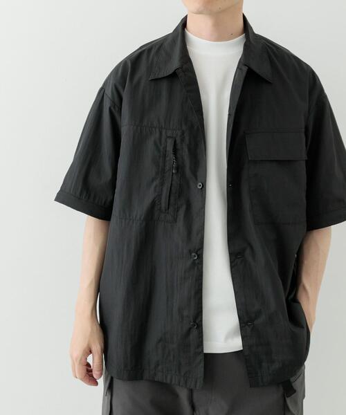 ITEMS URBANRESEARCH（アイテムズ アーバンリサーチ）の「『セットアップ対応』スーパーライトナイロン2wayシャツ（シャツ/ブラウス・メンズ・チャコールグレー/ブラック・MEDIUM/LARGE）」の22枚目の写真