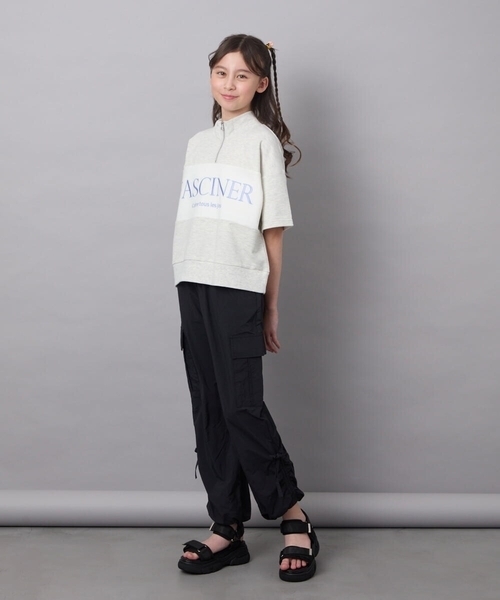 a.v.v（アーヴェヴェ）の「【毛玉になりにくい/程よく伸びる】[130]ハーフジップロゴスウェット（Tシャツ/カットソー・キッズ・ブラック/ライトグレー・130）」の6枚目の写真