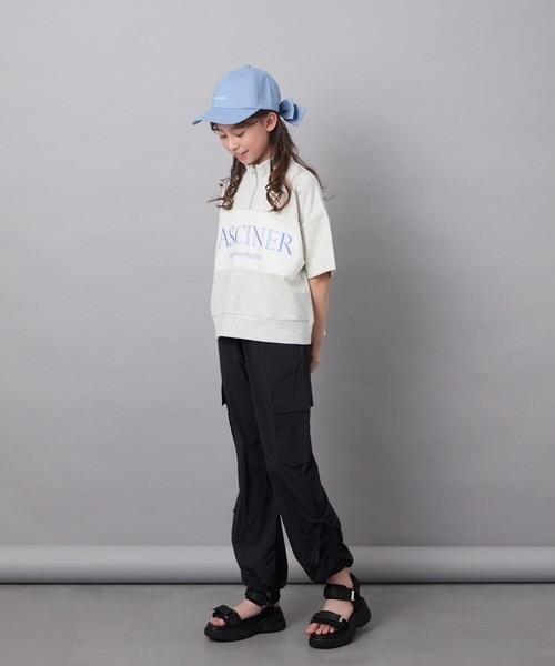 a.v.v（アーヴェヴェ）の「【毛玉になりにくい/程よく伸びる】[130]ハーフジップロゴスウェット（Tシャツ/カットソー・キッズ・ブラック/ライトグレー・130）」の12枚目の写真