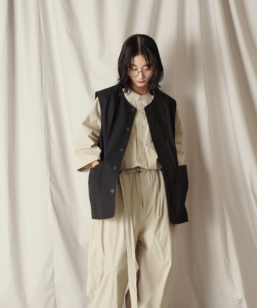 Aphlotus(アプロタス)の「アウトポケット クルーネックベスト(ベスト・メンズ・ブラック/オートミール・MEDIUM/LARGE)」の9枚目の写真