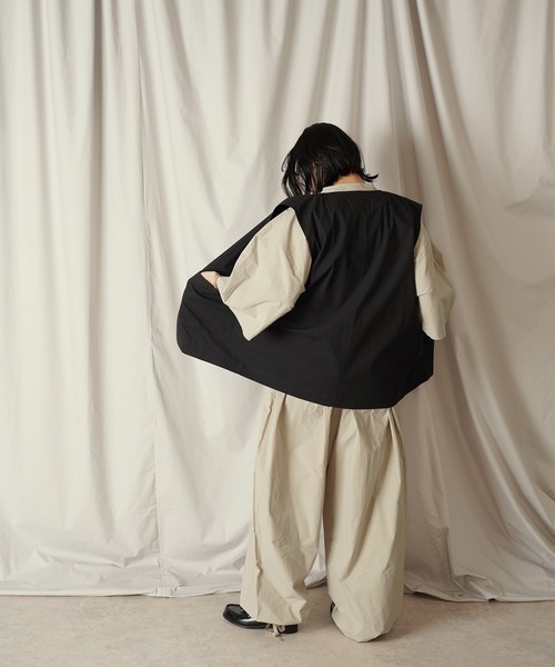 Aphlotus(アプロタス)の「アウトポケット クルーネックベスト(ベスト・メンズ・ブラック/オートミール・MEDIUM/LARGE)」の10枚目の写真