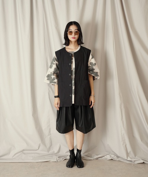 Aphlotus(アプロタス)の「アウトポケット クルーネックベスト(ベスト・メンズ・ブラック/オートミール・MEDIUM/LARGE)」の16枚目の写真